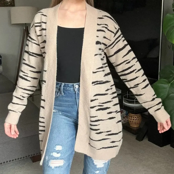 BB Dakota Animal Print Light Camel Cardigan Medium NWT - Picture 1 of 8